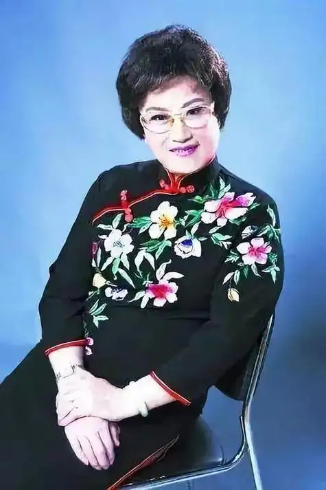 她是最美林妹妹,95岁仙逝,在朝鲜战场演出,战士打手电筒照明