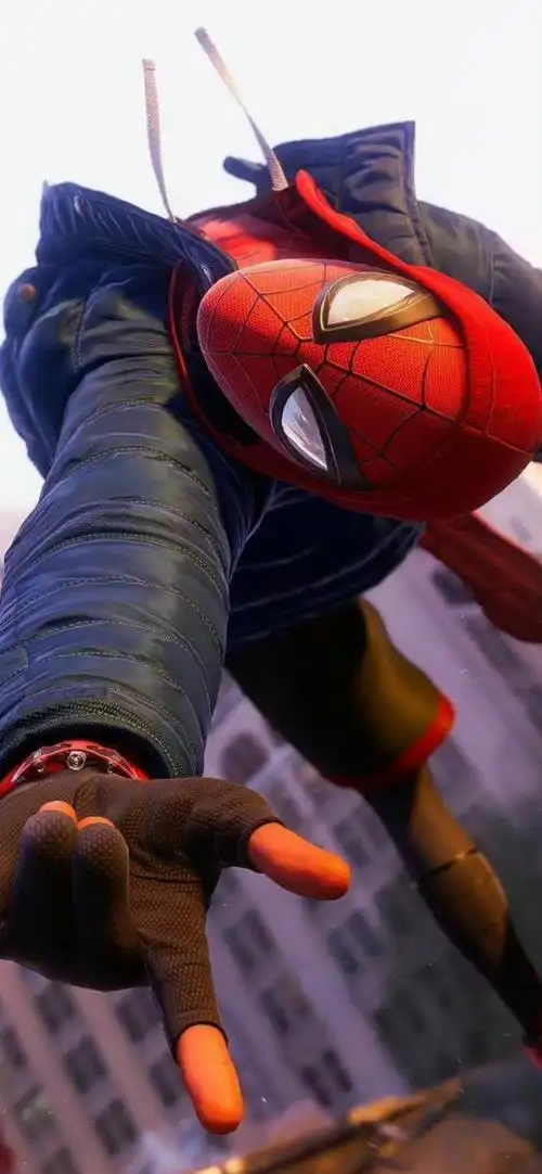 比金刚侠亲民,比超人颜值稳定,比蝙蝠侠好聊天,比美国队长年轻,他就是