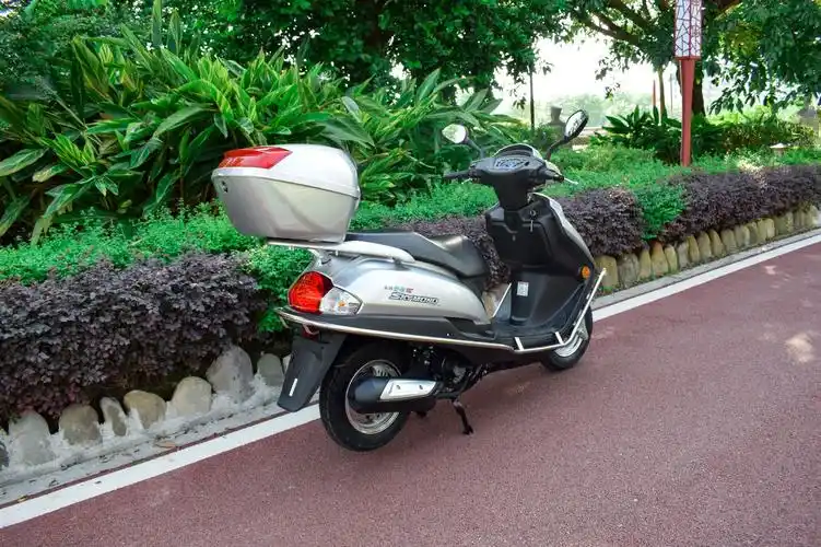 供应豪爵牌hj125t-10h女装踏板宇钻国四智能电喷燃油摩托车125