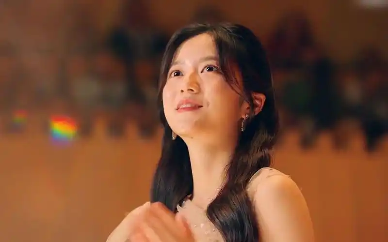 【顶楼】裴露娜为患骨髓癌身亡的洛根李哀悼!