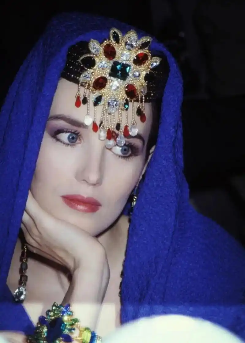 1985年,伊莎贝尔·阿佳妮在摩纳哥出席一部电影的首映礼时,被拍下的美