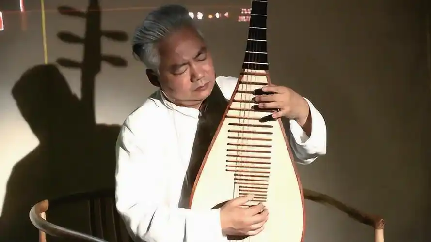 国乐大师方锦龙回乡演奏琵琶忆江南