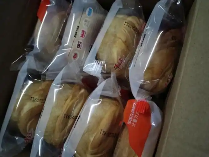 莫名其妙的收到一箱面包