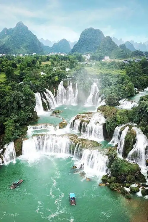 北海涠洲岛,桂林山水甲天下,柳州螺蛳粉,还有龙胜梯田,阳朔西街,西山