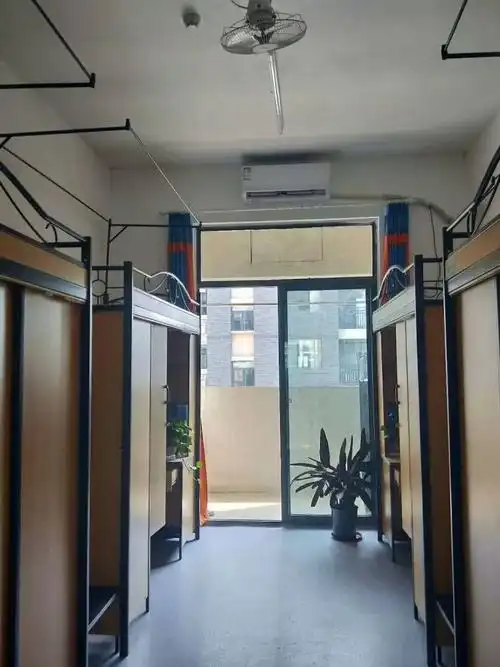 交通攻略据了解,合肥新四中可以乘68路到合肥四中新校区站下车.