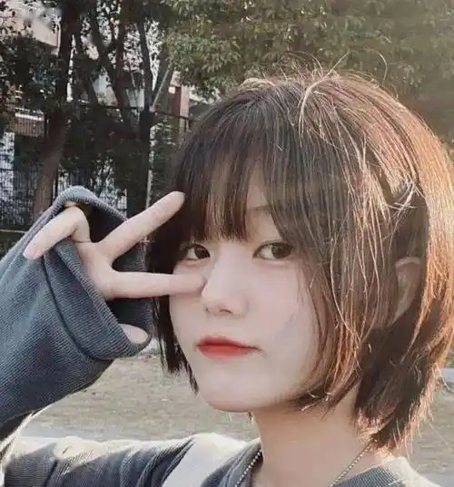 今年流行的酷帅风格的女生短发剪完整个人都大变样