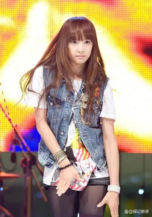 《la cha ta》正式出道,最开始由宋茜,刘逸云,朴善怜,崔雪莉(已退团)