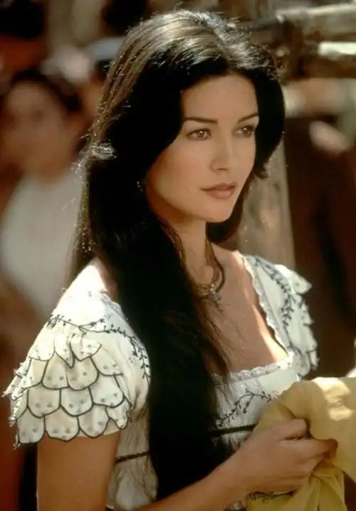 经过不懈的努力,凯瑟琳在影片中把一位野性十足的西班牙美女栩栩如