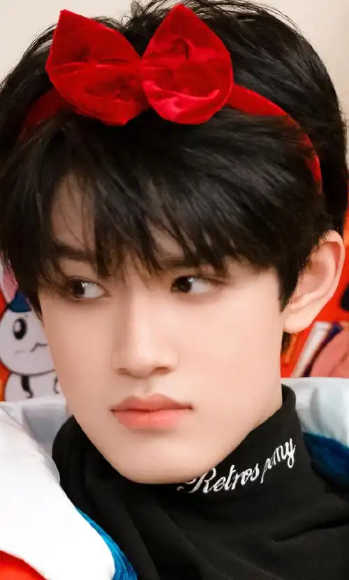 张极的一些竖屏怼脸@tf家族-张极#张极 唯一主唱