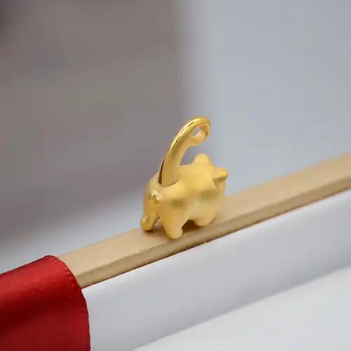 猫黄金吊坠