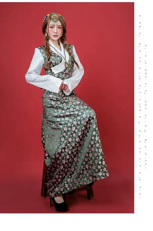 更多参数>>衣长:常规款图案:其它类型:唐装风格:复古风流行元素:绣花