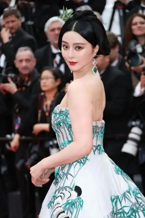 范冰冰穿猛虎走戛纳红毯全新中国风造型太惊艳野心真够大的