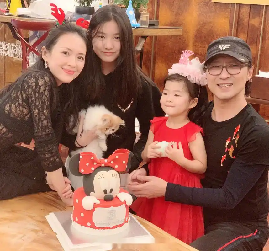 陪着你一切烦恼都会消散,你的世界其实就是爸爸妈妈穷其一生努力想去