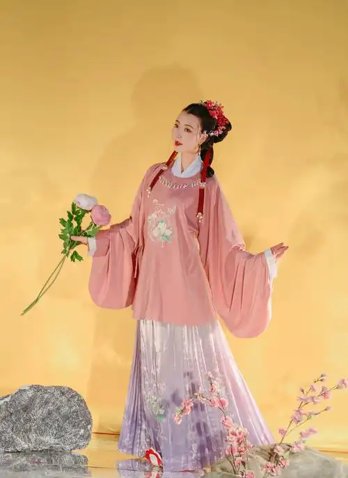 轻汉梨花原创明制汉服圆领短袄交领汉服