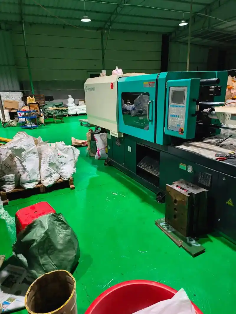 换俩模具,搞了几个小时,,#注塑加工 #塑料制品 #塑胶模具 - 抖音