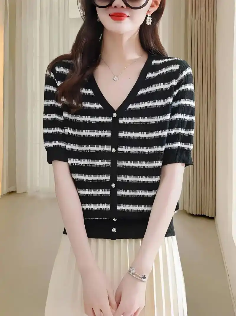 618 小香风女装上衣显瘦薄款条纹假开衫