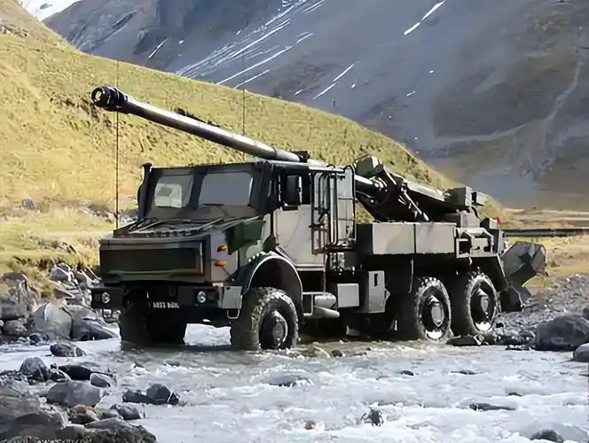 "凯撒"155毫米车载榴弹炮是目前全世界最先进的同类型武器之一,单价