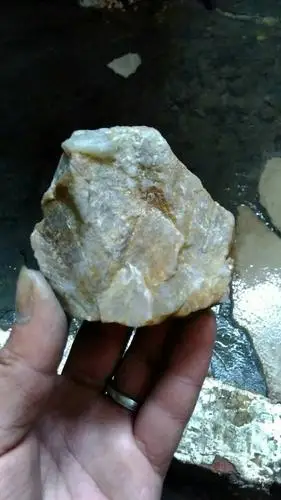 那里有回收金刚石原石,请各位指点,谢!