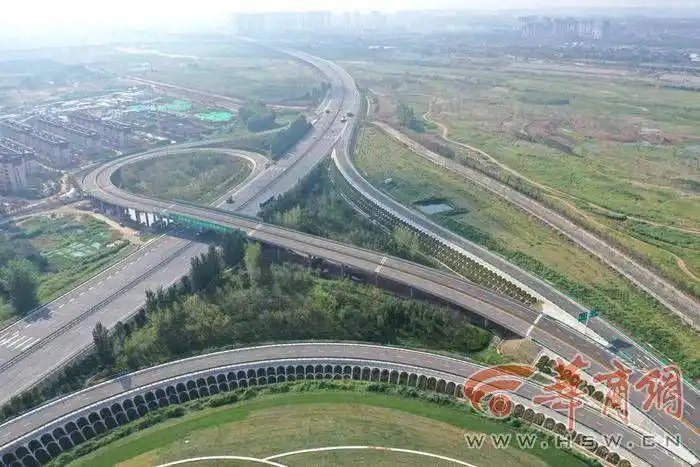 新闻 陕西 滚动新闻 > 包茂高速复线泾河新城立交正式通车 泾河新城到