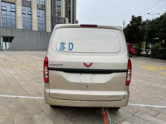 骨折价太阳新款五菱宏光v封闭式面包车2020年12月上牌一手实表2万公里