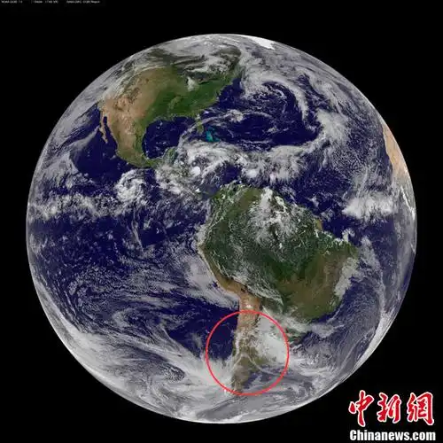 智利火山卫星图公布火山灰延伸状如羽毛