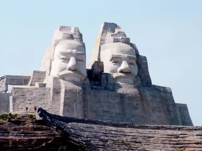 黄河风景游览区炎黄二帝塑像边坡防护岩土工程勘察项目