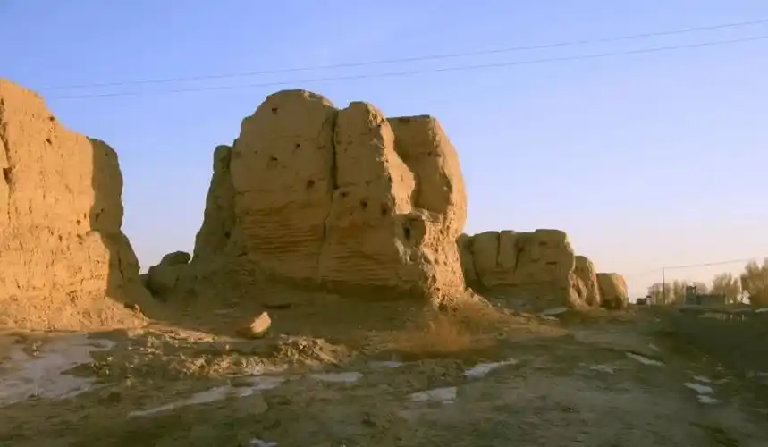 p data-id="go01bpvbnu">破城子遗址,位于甘肃省酒泉市 a target="