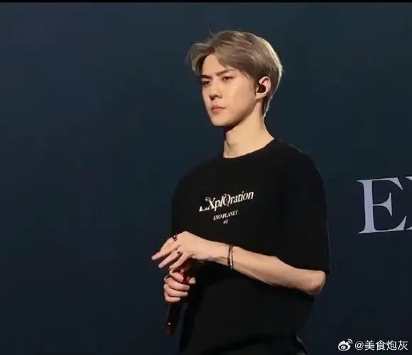 温暖的#不知不觉就已经存了许多小勋的照片吴世勋|男友风|吴世勋超话