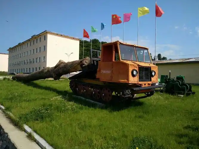 停伐后的记忆――集材50拖拉机