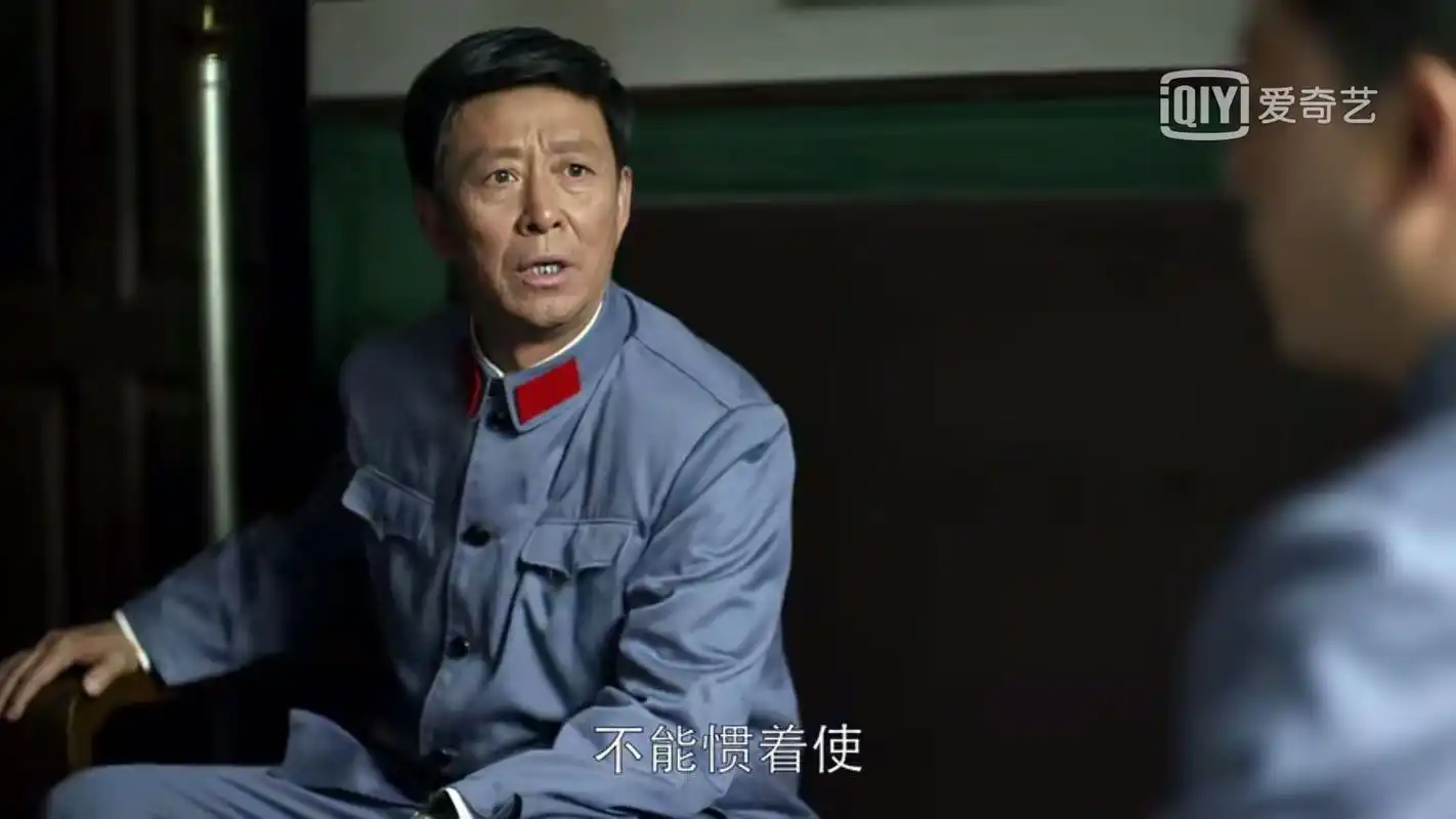 再看《父母爱情》才发现,王政委也是德华的贵人,可惜被误会多年