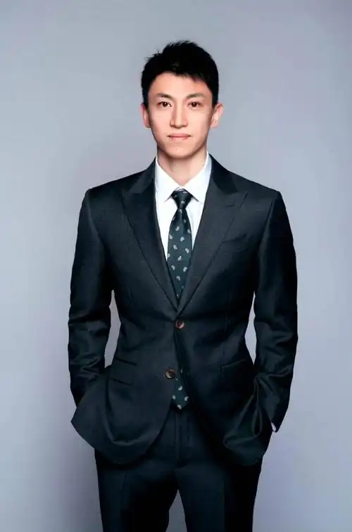 他的妻子钟鹿纯,一位毕业于北京服装学院的超模,也与刘晓宇共同生活在