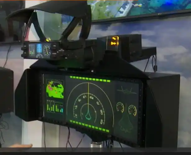 苏57服役版座舱曝光,屏幕很大a柱盲区太多,画风非常农家乐