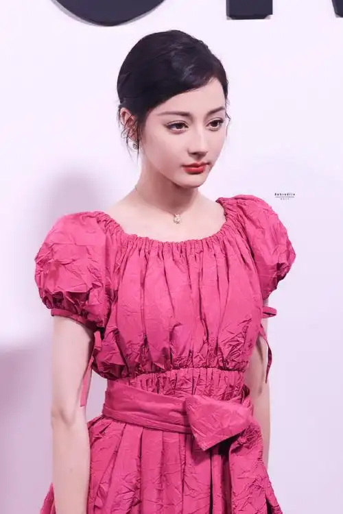 迪奥品牌大使迪丽热巴##迪奥与艺术##迪丽热巴火龙果公主裙