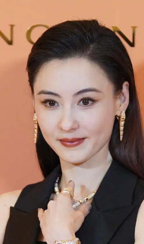 看了张柏芝这组无修生图我才知道什么是真正的骨相美人