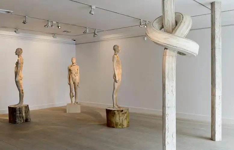 被侵蚀的人体雕像arondemetzshanhur