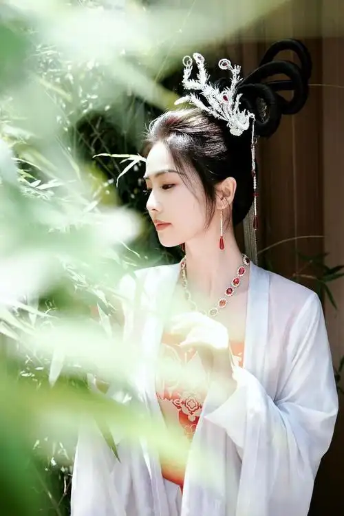 白鹿奔跑吧古装造型花絮照～ 白衣古装 温文尔雅