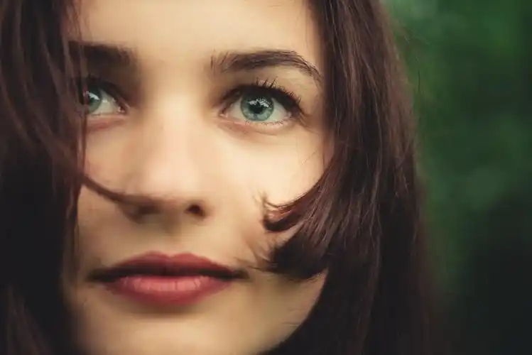 蓝眼睛欧美女郎