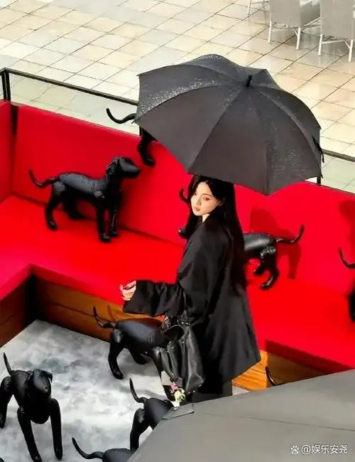 上海现场:李沁,贺聪撞衫,杨超越蹦迪表情失控,李宇春变样了