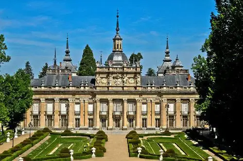 就算是穷游,也要到欧洲文化的标志性建筑-——王宫