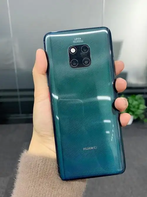 功能创新华为 mate 20 pro,内置2k双曲面屏,配以奢华水晶氧化工艺及