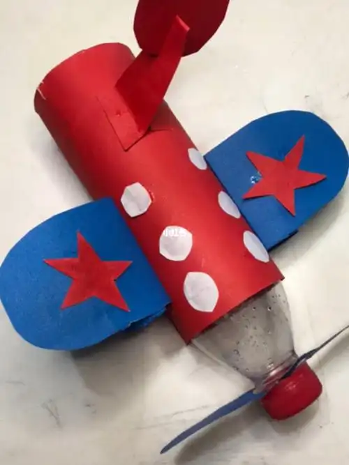 废物利用亲子作业手工小飞机