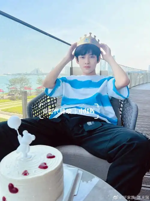 和邓佳鑫一起祝陈天润生日快乐