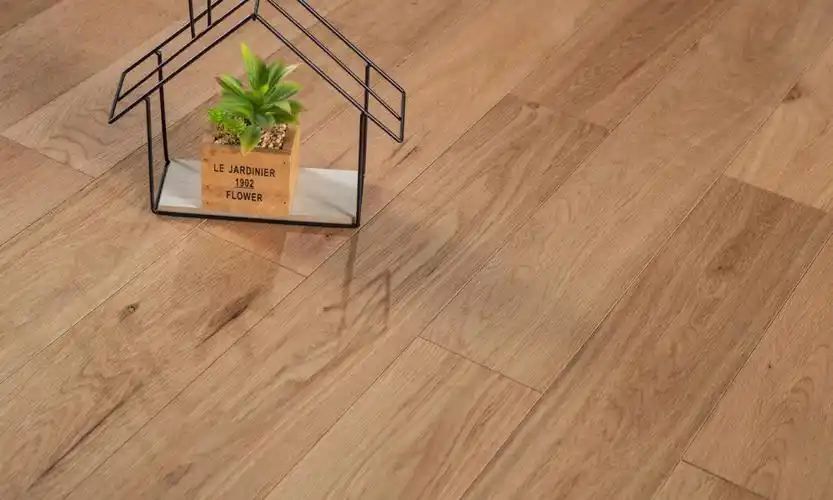 型号:栎木风和日美材质:多层实木复合地板-栎木品牌:大卫地板节疤之美