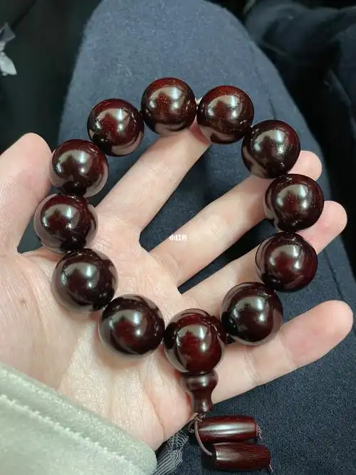 包浆小叶紫檀室外阴天