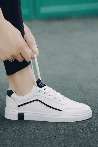 春季2019新款青年平底鞋男士时尚休闲鞋学生百搭运动鞋板男生小白鞋