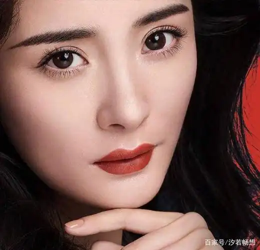 "雅诗兰黛"温柔姐姐杨幂,红红的嘴唇,明艳动人
