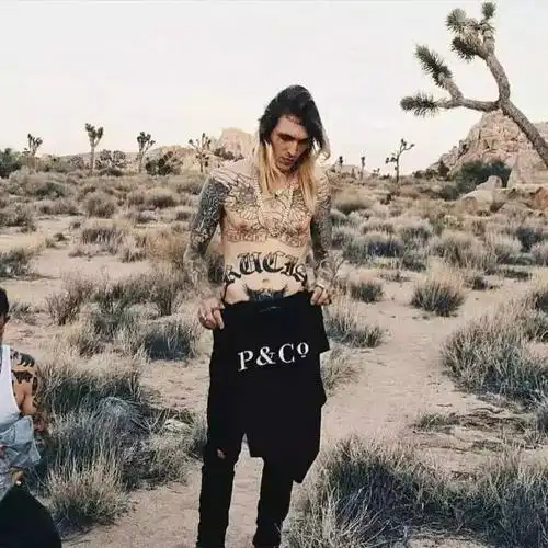 18岁入狱如今他活成了最火的刺青男模