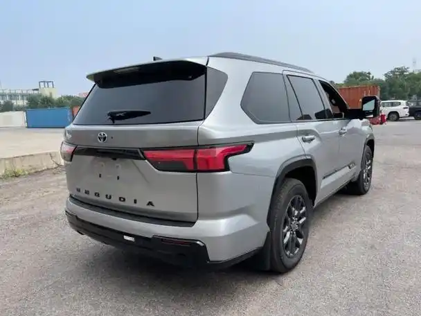 23款丰田红杉35t混动铂金版西安95万