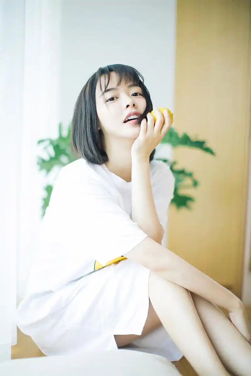 90后浙江美女余心恬,俏丽多姿,楚楚动人