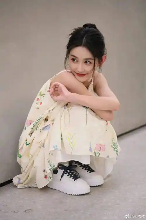 网友为蒋依依"鸣不平",于正力挺引发热议!_演技_资源_微博